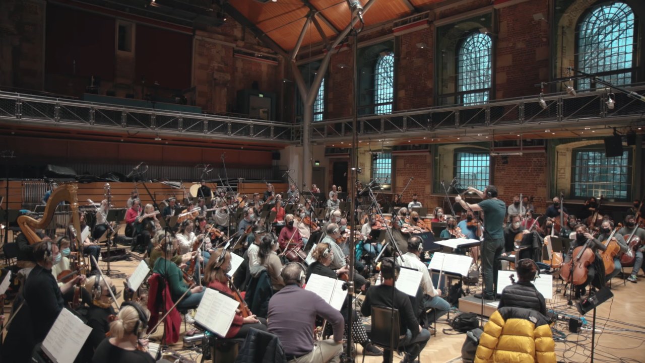 Austin Wintory interview journey traveler concert performances - An image of Austin Wintory conducting the London Symphonic Orchestra