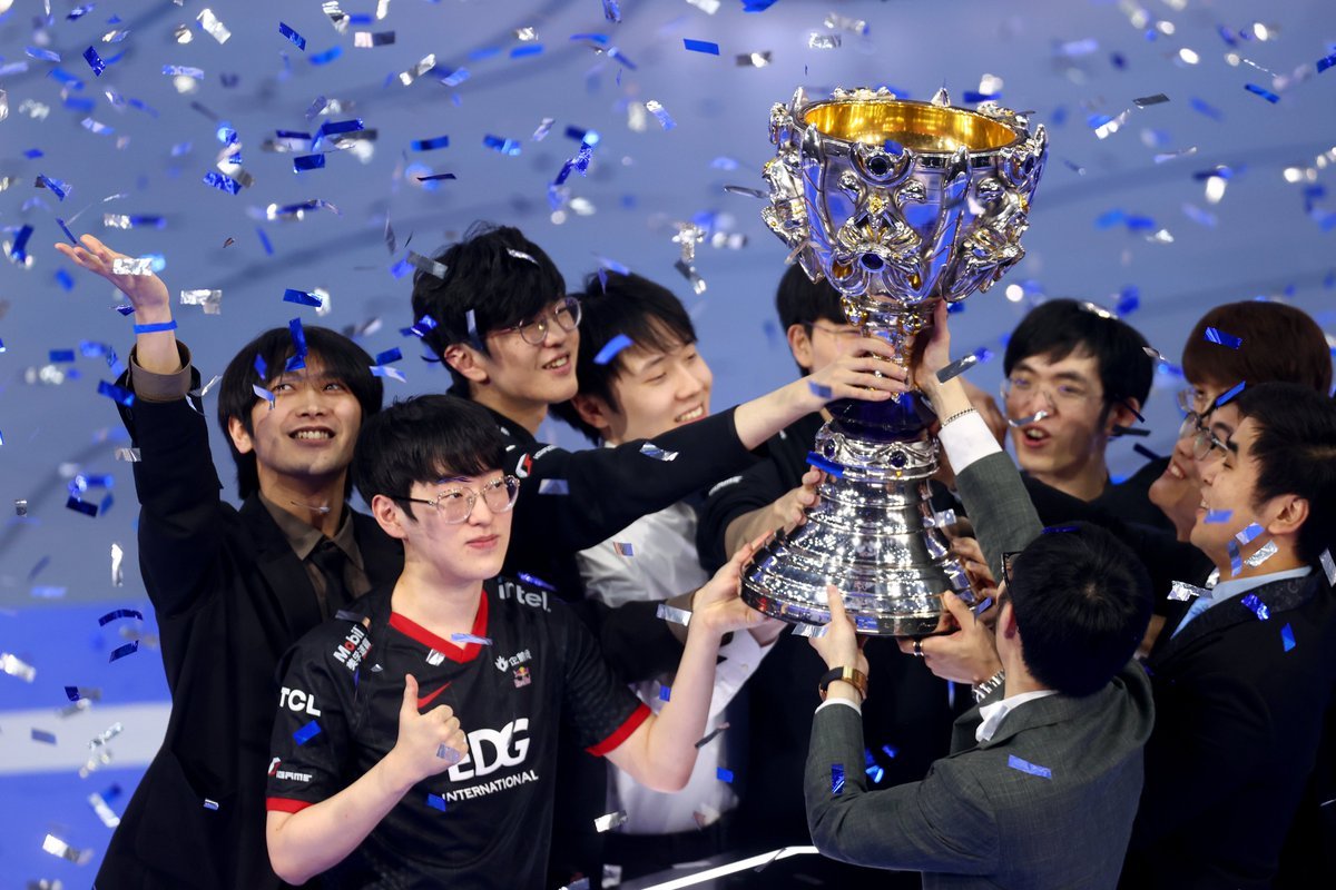 EDward Gaming remporte le championnat dans une finale de LoL Worlds très serrée.