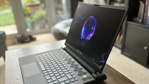 Critique de l'Alienware M16 : Un géant de bureau doté d'une grande puissance- img