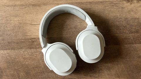Critique du Razer Barracuda X (2022) : Un casque sans fil multiplateforme de cette qualité est rarement aussi bon marché.- img