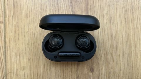 Revue du JBL Quantum TWS Air : Un son impressionnant, mais avec des inconvénients- img