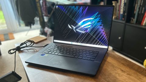 Critique du Asus ROG Zephyrus M16 (2023) : L'ordinateur portable de jeu le plus performant du marché - pour l'instant- img