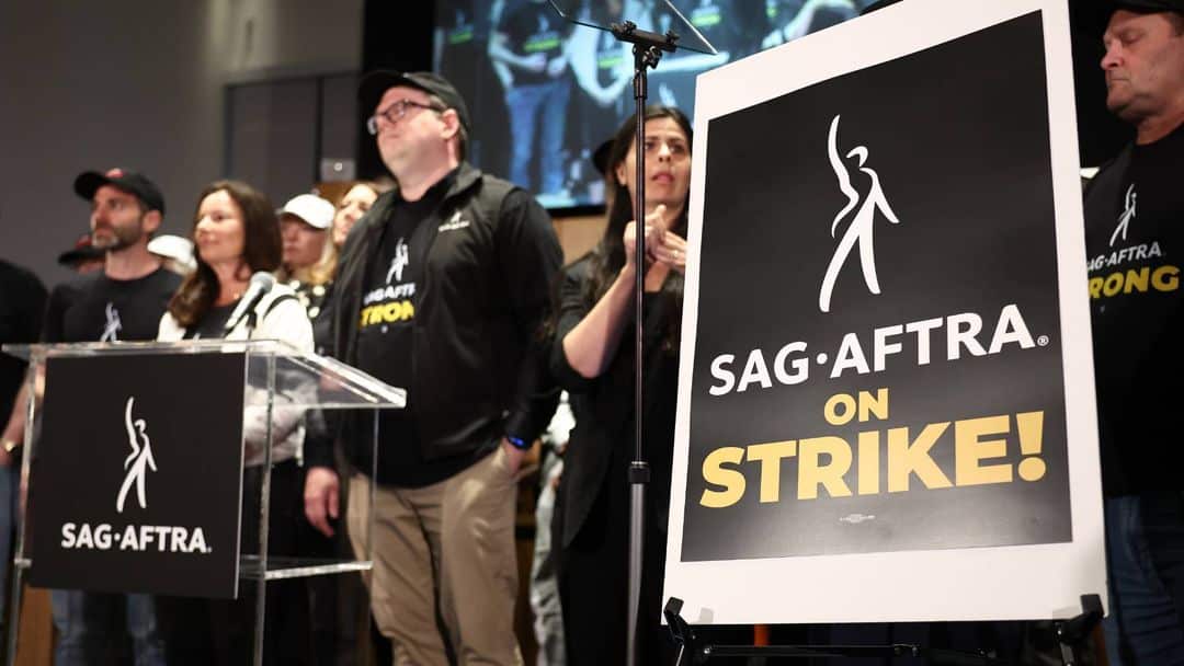 La grève de la SAG-AFTRA ne devrait pas s'arrêter de sitôt, le syndicat affirmant que les studios ont proposé un accord pire que celui qui avait été conclu au départ. - img
