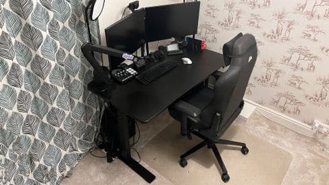 Le SmartDesk Pro d'Autonomous à l'épreuve des faits : "Un bureau peut-il rester un bureau en 2023 ?- img