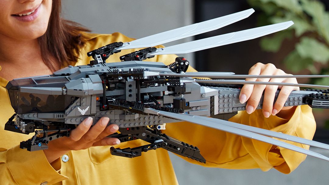 Lego Dune en route avec un ornithoptère et un mini-Timothée Chalamet - img
