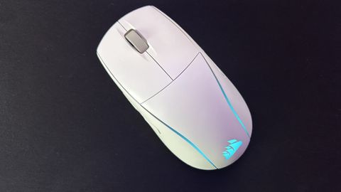 Commentaire sur le Corsair M75 Wireless : "un must pour ceux qui recherchent un véritable design ambidextre"- img