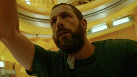 Spaceman Critique : "Adam Sandler excelle dans le rôle d'un astronaute solitaire dans le drame de science-fiction de Netflix.- img