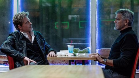 Critique de Wolfs : "George Clooney et Brad Pitt reprennent leur charisme d'Ocean's Eleven dans ce jeu amusant.- img