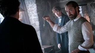 Après avoir marqué l'histoire de la culture pop, Jude Law compare son travail dans Star Wars à celui dans Marvel et Harry Potter : "Ils ont tous leur propre façon de faire de la magie". - img